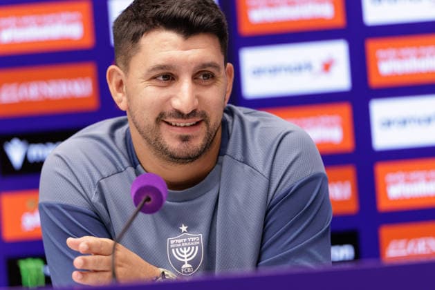 SOCCER - UEFA ECL, A.Wien vs Beita VIENNA,AUSTRIA,12.AUG.26 - SOCCER - UEFA Conference League, qualification, FK Austria Wien vs Beitar Jerusalem, preview, press conference, PK, Pressekonferenz Beitar. Image shows head coach Almog Choen (Beitar).  GEPAxpictures xArminxRauthner