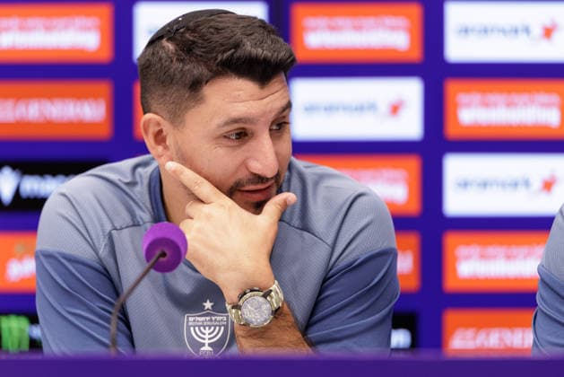 SOCCER - UEFA ECL, A.Wien vs Beita VIENNA,AUSTRIA,12.AUG.26 - SOCCER - UEFA Conference League, qualification, FK Austria Wien vs Beitar Jerusalem, preview, press conference, PK, Pressekonferenz Beitar. Image shows head coach Almog Choen (Beitar).  GEPAxpictures xArminxRauthner
