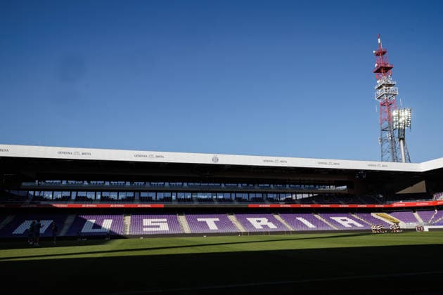 SOCCER - UEFA ECL, A.Wien vs Beita VIENNA,AUSTRIA,12.AUG.26 - SOCCER - UEFA Conference League, qualification, FK Austria Wien vs Beitar Jerusalem, preview, training Beitar. Image shows an overview of the Generali-Arena and the team of Beitar.  GEPAxpictures xArminxRauthner