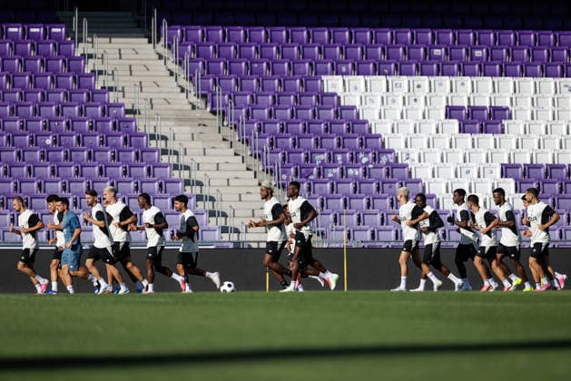 SOCCER - UEFA ECL, A.Wien vs Beita VIENNA,AUSTRIA,12.AUG.26 - SOCCER - UEFA Conference League, qualification, FK Austria Wien vs Beitar Jerusalem, preview, training Beitar. Image shows the team of Beitar.  GEPAxpictures xArminxRauthner