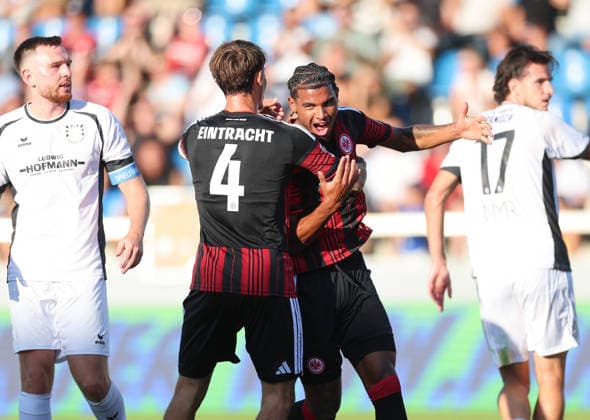 12.08.2026, Fussball Testspiel, FSV Frankfurt - Eintracht Frankfurt, v.l., Torjubel zum 0:1 durch Otavio Galdino Fernandes (Eintracht Frankfurt), Goal celebration, celebrate the goal DFL DFB REGULATIONS PROHIBIT ANY USE OF PHOTOGRAPHS AS IMAGE SEQUENCES AND OR QUASI-VIDEO. xdcx Copyright: HMBxMedia Claus