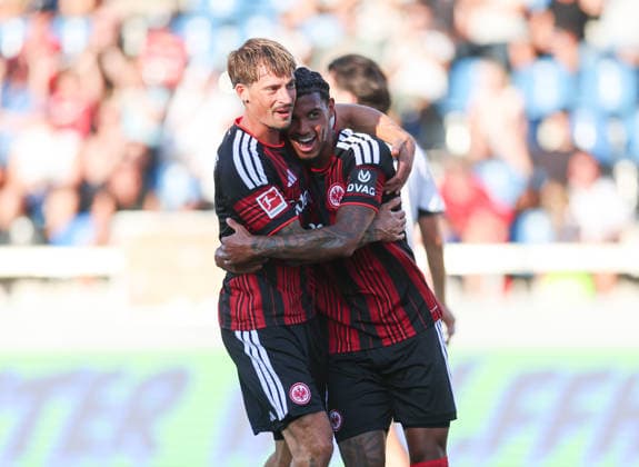 12.08.2026, Fussball Testspiel, FSV Frankfurt - Eintracht Frankfurt, v.l., Torjubel zum 0:1 durch Otavio Galdino Fernandes (Eintracht Frankfurt), Goal celebration, celebrate the goal, Robin Koch (Eintracht Frankfurt) DFL DFB REGULATIONS PROHIBIT ANY USE OF PHOTOGRAPHS AS IMAGE SEQUENCES AND OR QUASI-VIDEO. xdcx Copyright: HMBxMedia Claus