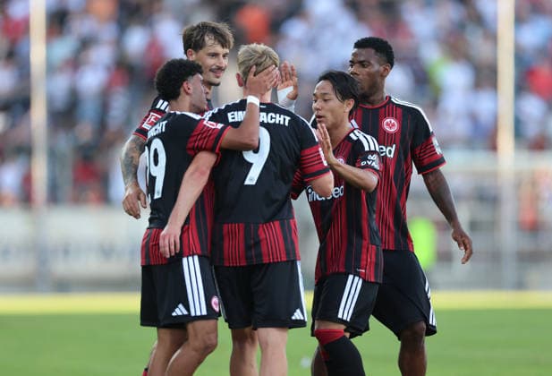 12.08.2026, Fussball Testspiel, FSV Frankfurt - Eintracht Frankfurt, v.l., Torjubel zum 0:3 durch Jonathan Burkardt (Eintracht Frankfurt), Ayoube Amaimouni-Echghouyab (Eintracht Frankfurt), Robin Koch (Eintracht Frankfurt), Keita Kosugi (Eintracht Frankfurt), Goal celebration, celebrate the goal DFL DFB REGULATIONS PROHIBIT ANY USE OF PHOTOGRAPHS AS IMAGE SEQUENCES AND OR QUASI-VIDEO. xdcx Copyright: HMBxMedia Claus