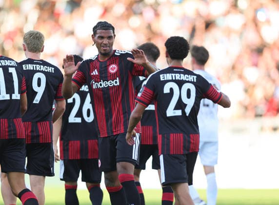 12.08.2026, Fussball Testspiel, FSV Frankfurt - Eintracht Frankfurt, v.l., Torjubel zum 0:1 durch Otavio Galdino Fernandes (Eintracht Frankfurt), Goal celebration, celebrate the goal DFL DFB REGULATIONS PROHIBIT ANY USE OF PHOTOGRAPHS AS IMAGE SEQUENCES AND OR QUASI-VIDEO. xdcx Copyright: HMBxMedia Claus