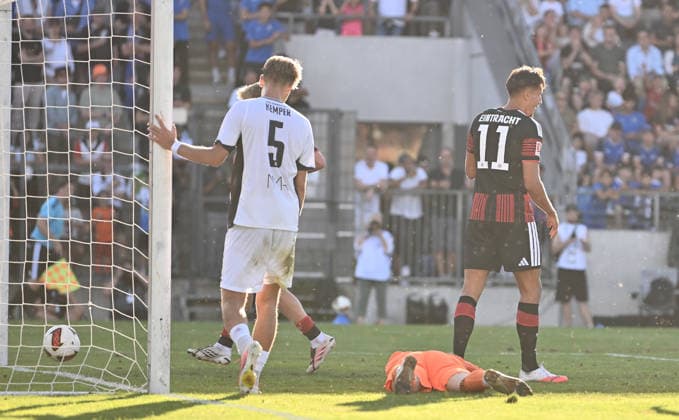12.08.2026, xfux, Fussball Testspiel, FSV Frankfurt - Eintracht Frankfurt, v.l. Lucas Becker (FSV Frankfurt), Younes Ebnoutalib (Eintracht Frankfurt) Goal scored, Tor zum 0:2 (DFL DFB REGULATIONS PROHIBIT ANY USE OF PHOTOGRAPHS as IMAGE SEQUENCES and or QUASI-VIDEO) Frankfurt am Main