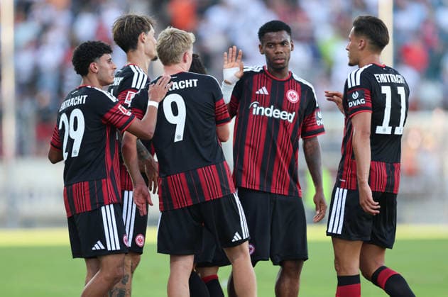 12.08.2026, Fussball Testspiel, FSV Frankfurt - Eintracht Frankfurt, v.l., Torjubel zum 0:3 durch Jonathan Burkardt (Eintracht Frankfurt), Goal celebration, celebrate the goal DFL DFB REGULATIONS PROHIBIT ANY USE OF PHOTOGRAPHS AS IMAGE SEQUENCES AND OR QUASI-VIDEO. xdcx Copyright: HMBxMedia Claus