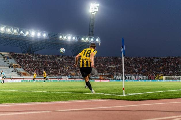 Superbet Supercup Greece, AEK Athen vs. OFI Kreta am 12.08.2026 im Pankritio Stadion in Heraklion Razvan Marin beim Eckball Copyright: xBahhoxKarax
