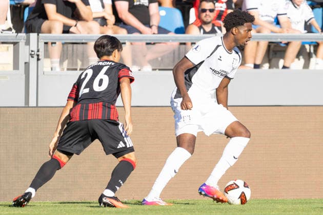 Testspiel: FSV Frankfurt - Eintracht Frankfurt, 12.08.2026 Keita Kosugi (Eintracht Frankfurt 26) & Mohamed Akhouji (FSV Frankfurt 29), FSV Frankfurt - Eintracht Frankfurt, Frankfurt, BBBank Arena, 12.8.2026 Copyright: xBEAUTIFULxSPORTS Gawlikx