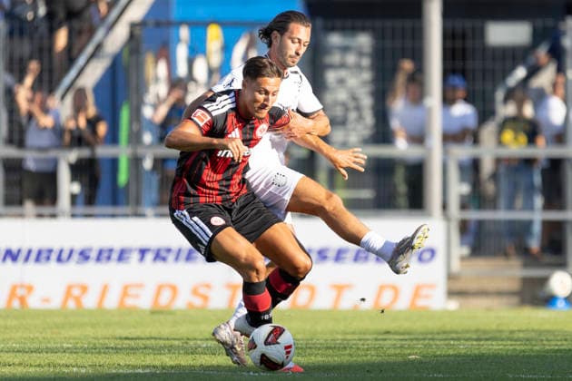 Testspiel: FSV Frankfurt - Eintracht Frankfurt, 12.08.2026 Younes Ebnoutalib (Eintracht Frankfurt 11) im zweikampf mit Giorgio del Vecchio (FSV Frankfurt 8) um den Ball, FSV Frankfurt - Eintracht Frankfurt, Frankfurt, BBBank Arena, 12.8.2026 Copyright: xBEAUTIFULxSPORTS Gawlikx