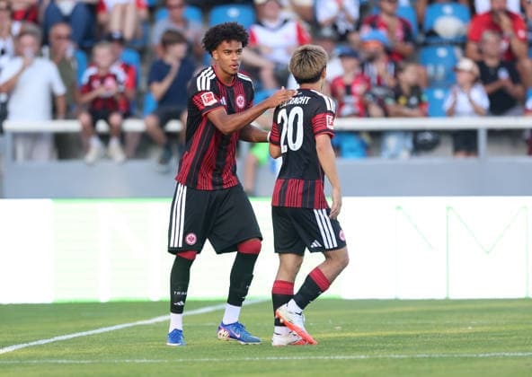 12.08.2026, Fussball Testspiel, FSV Frankfurt - Eintracht Frankfurt, v.l., Torjubel zum 0:4 durch Malik Pimpong (Eintracht Frankfurt), Goal celebration, celebrate the goal DFL DFB REGULATIONS PROHIBIT ANY USE OF PHOTOGRAPHS AS IMAGE SEQUENCES AND OR QUASI-VIDEO. xdcx Copyright: HMBxMedia Claus