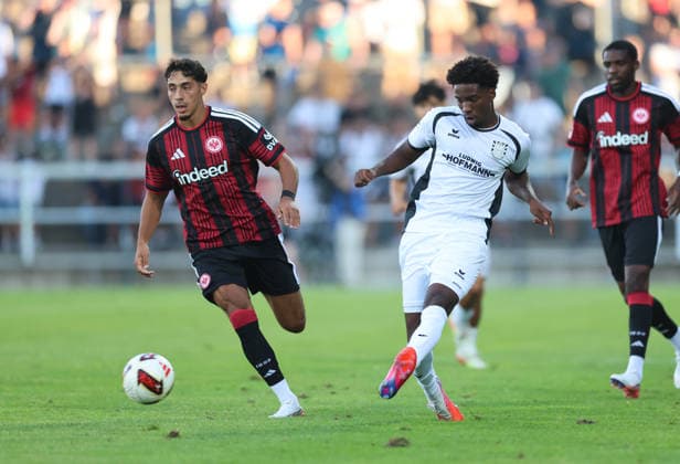 12.08.2026, Fussball Testspiel, FSV Frankfurt - Eintracht Frankfurt, v.l., Fares Chaibi (Eintracht Frankfurt), Uche Obiogumu (FSV Frankfurt) DFL DFB REGULATIONS PROHIBIT ANY USE OF PHOTOGRAPHS AS IMAGE SEQUENCES AND OR QUASI-VIDEO. xdcx Copyright: HMBxMedia Claus