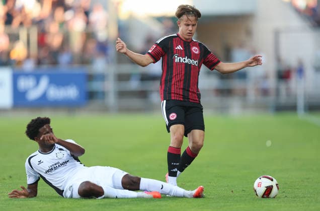 12.08.2026, Fussball Testspiel, FSV Frankfurt - Eintracht Frankfurt, v.l., Uche Obiogumu (FSV Frankfurt), Love Arrhov (Eintracht Frankfurt) DFL DFB REGULATIONS PROHIBIT ANY USE OF PHOTOGRAPHS AS IMAGE SEQUENCES AND OR QUASI-VIDEO. xdcx Copyright: HMBxMedia Claus