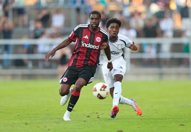 12.08.2026, Fussball Testspiel, FSV Frankfurt - Eintracht Frankfurt, v.l., Niels Nkounkou (Eintracht Frankfurt), Uche Obiogumu (FSV Frankfurt) DFL DFB REGULATIONS PROHIBIT ANY USE OF PHOTOGRAPHS AS IMAGE SEQUENCES AND OR QUASI-VIDEO. xdcx Copyright: HMBxMedia Claus