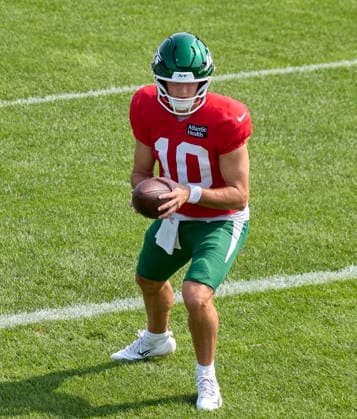 New York Jets quarterback Cade Klubnik (10) participate during a joint practice with the Tampa Bay Buccaneers during training camp at the Atlantic Health Jets Training Center, Florham Park, New Jersey. CSM NFL, American Football Herren, USA 2026: NY Jets Training Camp AUG 12  - ZUMAc04_ 20260812_zma_c04_015 Copyright: xDuncanxWilliamsx