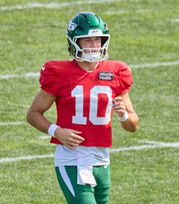 New York Jets quarterback Cade Klubnik (10) participate during a joint practice with the Tampa Bay Buccaneers during training camp at the Atlantic Health Jets Training Center, Florham Park, New Jersey. CSM NFL, American Football Herren, USA 2026: NY Jets Training Camp AUG 12  - ZUMAc04_ 20260812_zma_c04_035 Copyright: xDuncanxWilliamsx