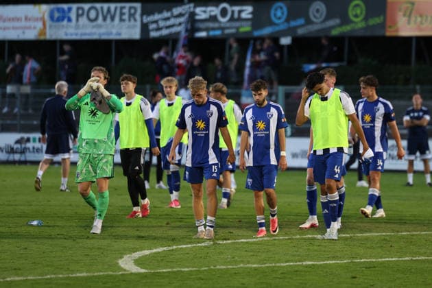 Fußball I Herren I Saison 2026 2027 I Regionalliga Nord I 3.Spieltag I Eintracht Norderstedt - BSV Kickers Emden I 12.08.2026 Enttäuschte Spieler vom BSV Kickers Emden Norderstedt Edmund Plambeck Stadion Schleswig-Holstein Deutschland Copyright: xLobeca RalfxHomburgx