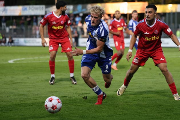 Fußball I Herren I Saison 2026 2027 I Regionalliga Nord I 3.Spieltag I Eintracht Norderstedt - BSV Kickers Emden I 12.08.2026 Theo Schröder (9, BSV Kickers Emden) Norderstedt Edmund Plambeck Stadion Schleswig-Holstein Deutschland Copyright: xLobeca RalfxHomburgx