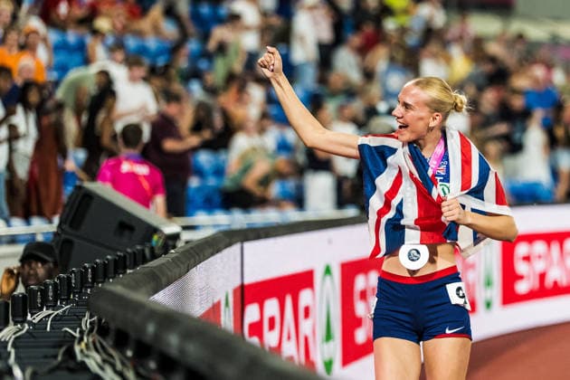 European Athletics Championships; Birmingham, 12.08.2026 BIRMINGHAM, UNITED KINGDOM - AUGUST 12: Emily Newnham (GBR - Great Britain) with the silver medal in the womens 400 m hurdles on the victory lap on August 12, 2026 in Birmingham, United Kingdom. Copyright: xBEAUTIFULxSPORTS UlfxSchillerx