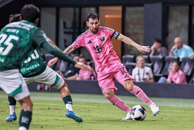 MIAMI, FL - AUGUST 12: Leo Messi 10 of Inter Miami CF controls a ball during a Leagues Cup soccer match between Inter Miami CF and Leon at NU Stadium on August 12, 2026 in Miami, Florida.(Photo by Chris Arjoon Icon Sportswire) SOCCER: AUG 12 Leagues Cup Miami vs Monterrey EDITORIAL USE ONLY Icon26081200000051