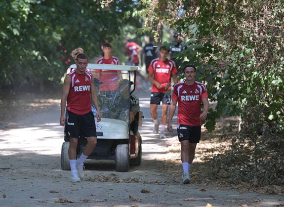 13.08.2026, xophax, Fussball 1.Bundesliga, 1.FC Koeln Training am Geissbockheim. Said El Mala ( 1.FC Köln ) , links nach der Laufeinheit. Rechts Alessio Castro-Montes ( beide 1.FC Köln ) Kitzbühel