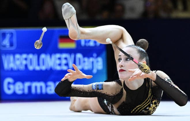 13.08.2026, xhbx, Rhythmische Sportgymnastik Weltmeisterschaft 2026, v.l. Darja Varfolomeev (Deutschland) Keulen (DFL DFB REGULATIONS PROHIBIT ANY USE OF PHOTOGRAPHS as IMAGE SEQUENCES and or QUASI-VIDEO) Frankfurt am Main