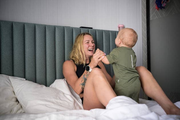 260813 Swedish swimmer Sarah Sjöström with her son Adrian in her hotel room during day 14 of the 2026 European Aquatics Championships on August 13, 2026 in Saint-Denis. Sarah Sjöström is back competing at her first championship after giving birth on August 26, 2025, with an eye on competing at the 2028 Olympic Games, Olympische Spiele, Olympia, OS in Los Angeles, which would be her sixth straight appearance at the Games after making her debut in 2008. Photo: Joel Marklund BILDBYRAN kod JM JM0842 bbeng simning swimming svomming 2026 european aquatics championships em Copyright: JOELxMARKLUND BB260813JM177