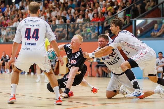 13.08.2026 - Handball - Saison 2026 2027 - Testspiel - Freundschaftsspiel : HC Erlangen HCE - SG BBM Bietigheim - DaMa - xdaxmax - Sebastian Firnhaber (18, HC Erlangen HCE ) im Angriff