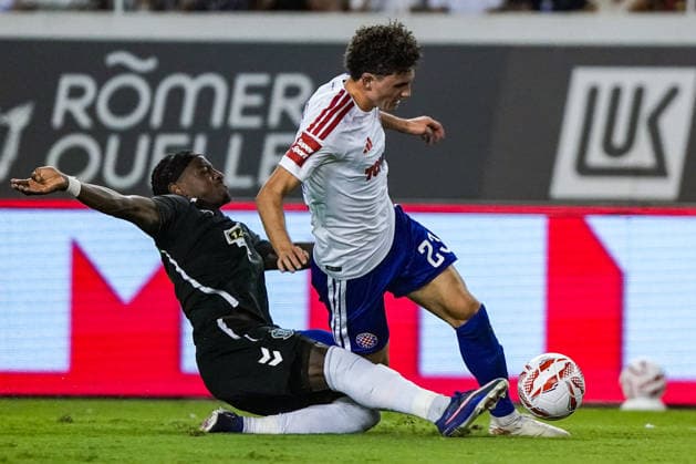 Fussball: Kroatien: UEFA Conference League Qualifikation 2026 2027 - 3. Runde, 13.08.2026 - HNK Hajduk Split (Kroatien) vs. FK Zalgiris Vilnius (Litauen) - Stadion Poljud (Split, Kroatien); Bryan Teixeira (FK Zalgiris), Marin Soticek (Hajduk Split) Copyright: xLUKAxKOLANOVICx