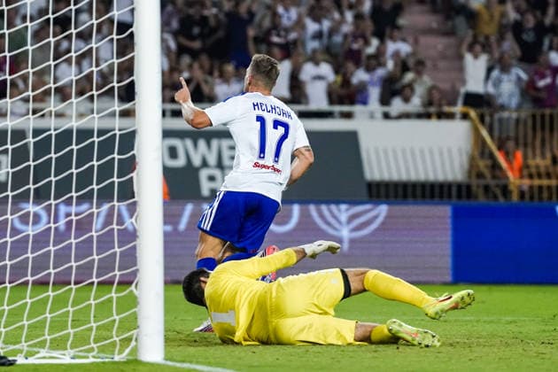 Fussball: Kroatien: UEFA Conference League Qualifikation 2026 2027 - 3. Runde, 13.08.2026 - HNK Hajduk Split (Kroatien) vs. FK Zalgiris Vilnius (Litauen) - Stadion Poljud (Split, Kroatien); Dario Melnjak (Hajduk Split) bejubelt sein Tor gegen Carlos Olses (FK Zalgiris) zum 1-0 Copyright: xLUKAxKOLANOVICx
