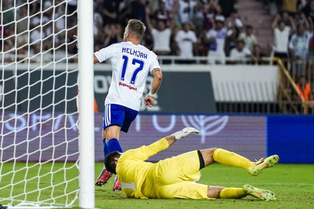 Fussball: Kroatien: UEFA Conference League Qualifikation 2026 2027 - 3. Runde, 13.08.2026 - HNK Hajduk Split (Kroatien) vs. FK Zalgiris Vilnius (Litauen) - Stadion Poljud (Split, Kroatien); Dario Melnjak (Hajduk Split) bejubelt sein Tor gegen Carlos Olses (FK Zalgiris) zum 1-0 Copyright: xLUKAxKOLANOVICx