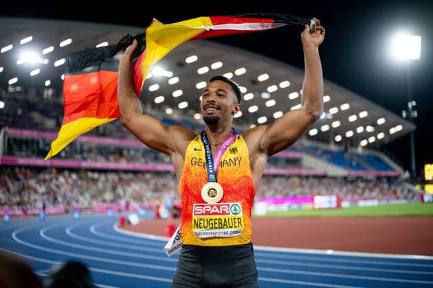 13.08.2026, GBR, Leichtathletik, Europameisterschaft 2026, Abendsession Tag 4, Birmingham Leo Neugebauer ( Deutschland ) jubelt über Sieg und Gold Medaille, Zehnkampf Herren Birmingham Alexander Stadium England Großbritannien Copyright: xNordphoto Memmlerx