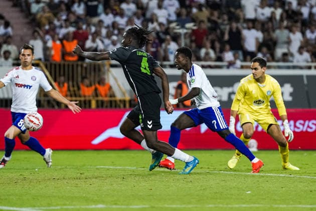 Fussball: Kroatien: UEFA Conference League Qualifikation 2026 2027 - 3. Runde, 13.08.2026 - HNK Hajduk Split (Kroatien) vs. FK Zalgiris Vilnius (Litauen) - Stadion Poljud (Split, Kroatien); Abdoulie Sanyang (Hajduk Split) trifft gegen Carlos Olses (FK Zalgiris) das Tor zum 3-0 Copyright: xLUKAxKOLANOVICx