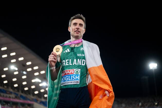 13.08.2026, GBR, Leichtathletik, Europameisterschaft 2026, Abendsession Tag 4, Birmingham Mark English ( Irland ) jubelt über Sieg und Gold Medaille, 800 Meter Herren, Finale Birmingham Alexander Stadium England Großbritannien Copyright: xNordphoto Memmlerx