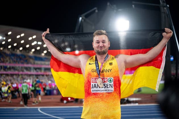 13.08.2026, GBR, Leichtathletik, Europameisterschaft 2026, Abendsession Tag 4, Birmingham Henrik Janssen ( Deutschland ) jubelt über Platz 3 und Bronze Medaille, Diskuswurf Herren, Finale Birmingham Alexander Stadium England Großbritannien Copyright: xNordphoto Memmlerx