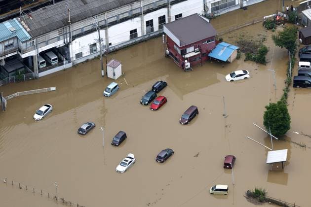 Aftermath of torrential rain in eastern Japan Photo taken from a Kyodo News helicopter on Aug. 14, 2026, shows vehicles submerged in floodwaters in a parking lot in Oamishirasato, Chiba Prefecture, east of Tokyo, after torrential rain overnight. Japan s weather agency issued its highest Level 5 warning in parts of the prefecture.  A14AA0005625774P