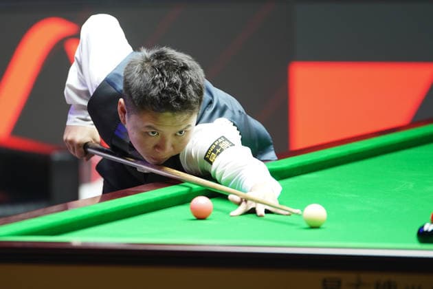 Sport Bilder des Tages TAIYUAN, CHINA - AUGUST 14: Zhou Yuelong of China plays a shot in the Quarterfinal match against David Gilbert of England on day 7 of the 2026 World Snooker Tour China Open at Taiyuan Binhe Sports Center on August 14, 2026 in Taiyuan, Shanxi Province of China.  Copyright: xTaixChengzhex 111659923293
