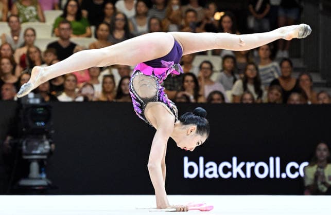 14.08.2026, xhbx, Rhythmische Sportgymnastik Weltmeisterschaft 2026, v.l. Qi Wang (China) Keulen (DFL DFB REGULATIONS PROHIBIT ANY USE OF PHOTOGRAPHS as IMAGE SEQUENCES and or QUASI-VIDEO) Frankfurt am Main
