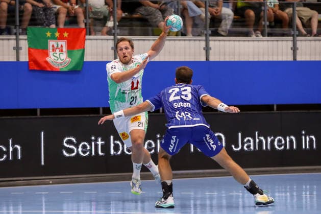 14.08.2026, xgox, Handball - Wartburg Cup TBV Lemgo-Lippe - SC Magdeburg emspor, v.l. Albin Lagergren (Magdeburg, 21), Tim Suton (Lemgo, 23) Zweikampf, Duell, Kampf, tackle Eisenach