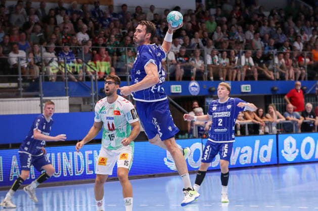 14.08.2026, xgox, Handball - Wartburg Cup TBV Lemgo-Lippe - SC Magdeburg emspor, v.l. Hendrik Wagner (Lemgo, 28) am Ball, plays the ball Eisenach