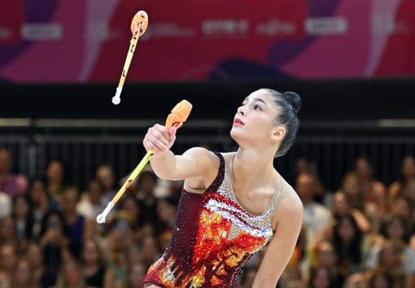 14.08.2026, xhbx, Rhythmische Sportgymnastik Weltmeisterschaft 2026, v.l. Sofia Raffaeli (Italien) Keulen (DFL DFB REGULATIONS PROHIBIT ANY USE OF PHOTOGRAPHS as IMAGE SEQUENCES and or QUASI-VIDEO) Frankfurt am Main