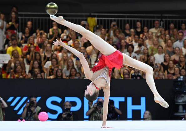 14.08.2026, xhbx, Rhythmische Sportgymnastik Weltmeisterschaft 2026, v.l. Darja Varfolomeev (Deutschland) Ball (DFL DFB REGULATIONS PROHIBIT ANY USE OF PHOTOGRAPHS as IMAGE SEQUENCES and or QUASI-VIDEO) Frankfurt am Main