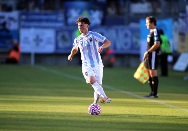Fussball, Herren, Regionalliga Bayern, Saison 2026 2027, FC Memmingen - TSV 1860 München , e-con Arena Park im Memminger Stadion Lance Fiedler (TSV 1860 München) mit Ball im Angriff