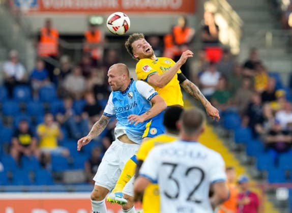 Sport Bilder des Tages Philipp Hofmann (VfL Bochum 1848, 33) und Kevin Ehlers (Eintracht Braunschweig, 21) springen zum Kopfball. GER, Eintracht Braunschweig vs VfL Bochum 1848, 2. Bundesliga, 2. Spieltag, Saison 2026-27, 14.08.2026 DFL REGULATIONS PROHIBIT ANY USE OF PHOTOGRAPHS AS IMAGE SEQUENCES AND OR QUASI-VIDEO GER, Eintracht Braunschweig vs VfL Bochum 1848, 2. Bundesliga, 2. Spieltag, Saison 2026-27, 14.08.2026 Braunschweig Copyright: xEibner-Pressefoto ScottxColemanx EP_SCN