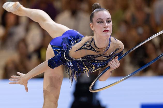Weltmeisterschaft der Rhythmischen Sportgymnastik Darja Varfolomeev (Deutschland) mit dem Reifen. Weltmeisterschaft der Rhythmischen Sportgymnastik vom 11. bis zum 16. August in der Festhalle in Frankfurt am Main. Mehrkampffinale Einzel, Platzierungen 1 bis 9., Frankfurt am Main Hessen Deutschland Festhalle