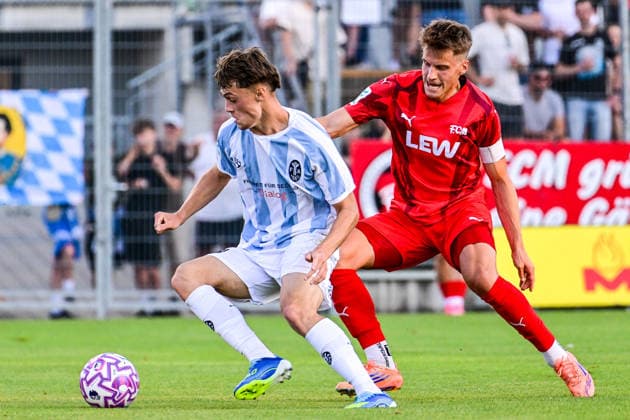 14.08.2026, GER, Fußball, Herren, RL Bayern, FC Memmingen vs TSV 1860 München Emre Erdogan (München, 19), Lukas Rietzler (Memmingen, 29) Memmingen e-con ArenaPark Bayern Deutschland Copyright: xNordphotox xHafnerx