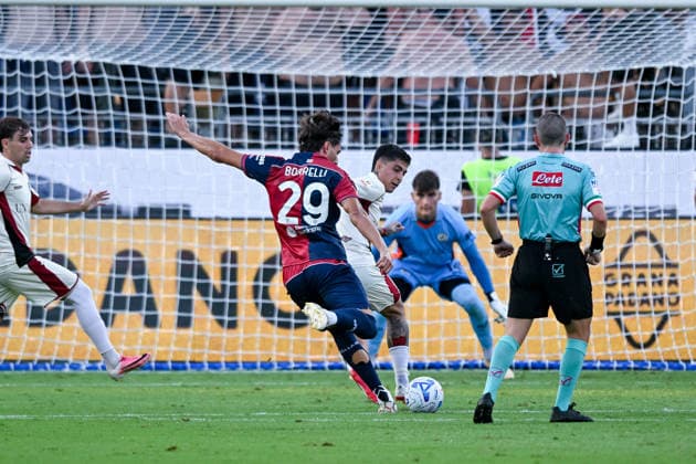 Cagliari s Gennaro Borrelli in action during the Coppa Italia Frecciarossa soccer match between Cagliari Calcio and Arezzo at the Unipol Domus in Cagliari, Sardinia - Friday 14th august 2026. - Soccer  Copyright: x Â®xGianlucaxZuddas LaPressex