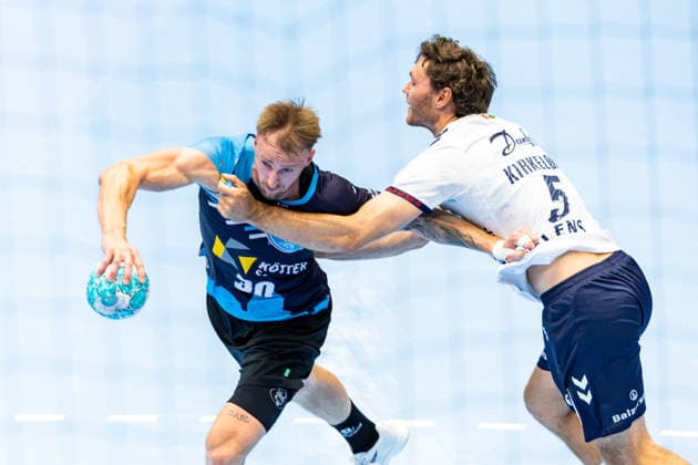14.08.2026, GER, Handball, Maenner, Saison 26 27, Wartburg-Cup presented by Koetter Security, ThSV Eisenach - SG Flensburg-Handewitt Dominik Solak (ThSV Eisenach,30), Niclas Kirkelokke (SG Flensburg-Handewitt) 99817 Eisenach Werner-Assmann-Halle Am Sportp Thueringen Deutschland