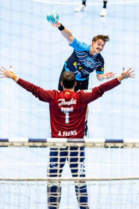 14.08.2026, GER, Handball, Maenner, Saison 26 27, Wartburg-Cup presented by Koetter Security, ThSV Eisenach - SG Flensburg-Handewitt Felix Aellen (ThSV Eisenach,22), Benjamin Buric (SG Flensburg-Handewitt) 99817 Eisenach Werner-Assmann-Halle Am Sportp Thueringen Deutschland
