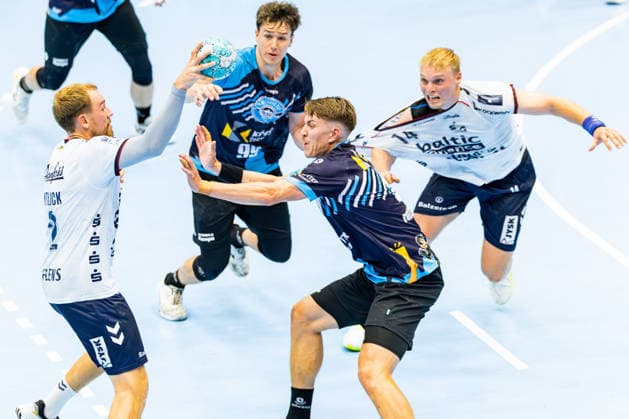 14.08.2026, GER, Handball, Maenner, Saison 26 27, Wartburg-Cup presented by Koetter Security, ThSV Eisenach - SG Flensburg-Handewitt Simon Pytlick (SG Flensburg-Handewitt), Oskar Joelsson (ThSV Eisenach,3) 99817 Eisenach Werner-Assmann-Halle Am Sportp Thueringen Deutschland