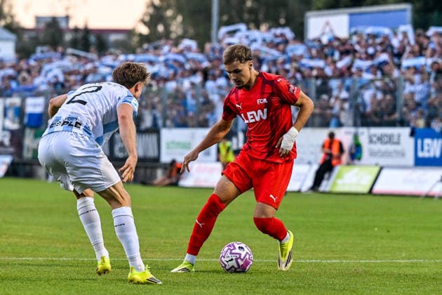 14.08.2026, GER, Fußball, Herren, RL Bayern, FC Memmingen vs TSV 1860 München Julian Bell (München, 2), Constantin Kresin (Memmingen, 23) Memmingen e-con ArenaPark Bayern Deutschland Copyright: xNordphotox xHafnerx